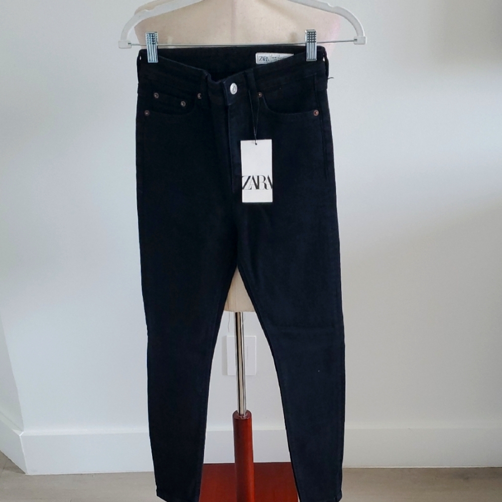 Zara Black Skinny Jeans Sleek Fit